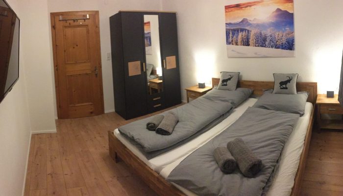 Schlafzimmer 1 (2)